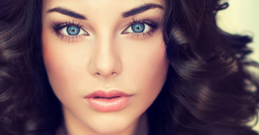 10 trucos de maquillaje para ojos azules
