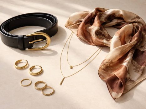 Accesorios que elevan cualquier look: cinturones, pañuelos y joyas (con ejemplos de combinación)